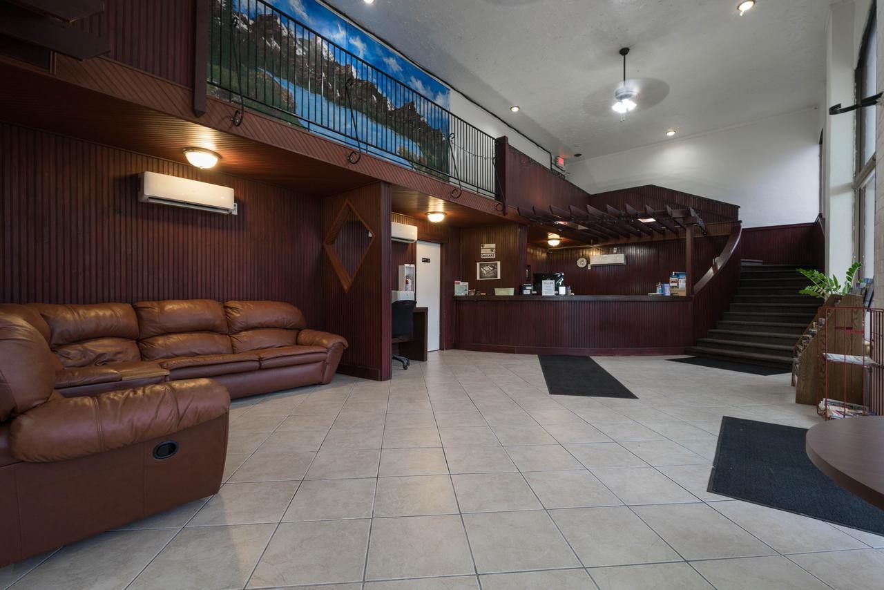 Little Suites Provo Extended Stay Bagian luar foto