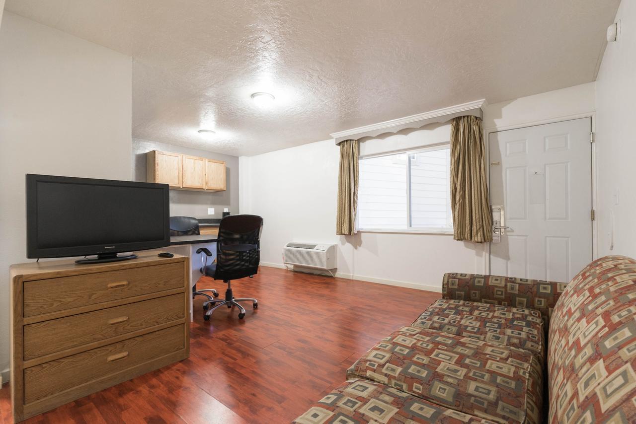 Little Suites Provo Extended Stay Bagian luar foto