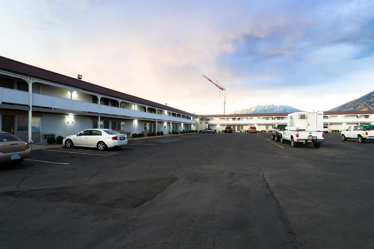 Little Suites Provo Extended Stay Bagian luar foto