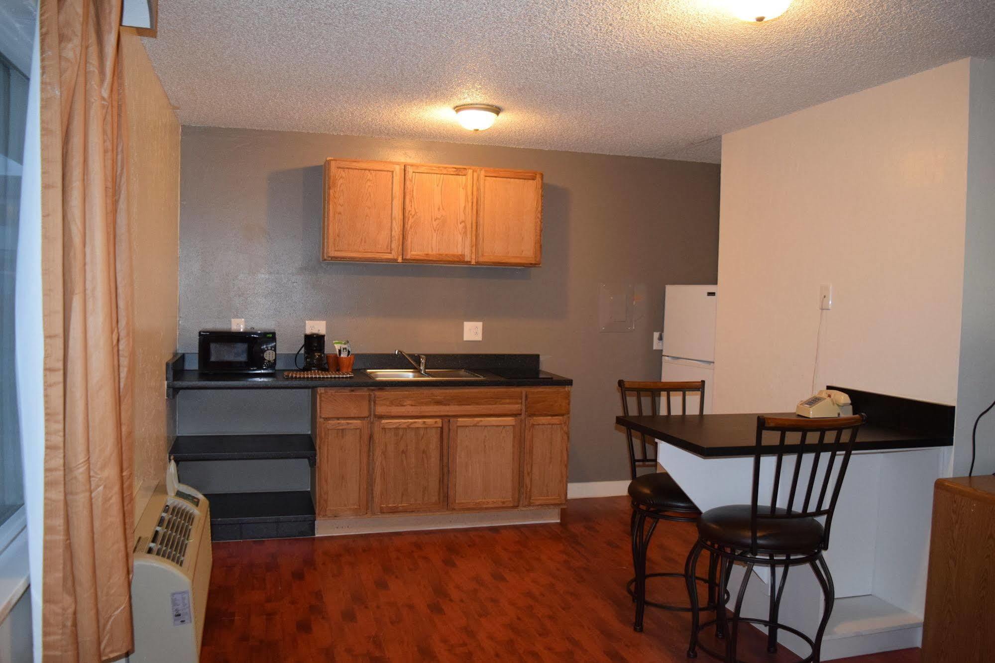 Little Suites Provo Extended Stay Bagian luar foto