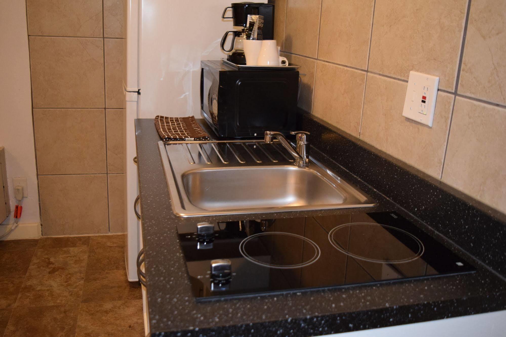 Little Suites Provo Extended Stay Bagian luar foto