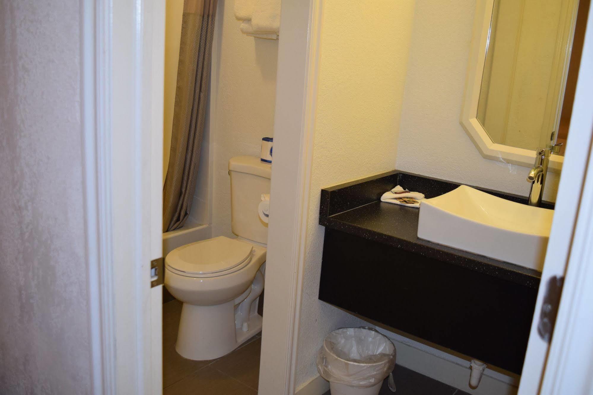 Little Suites Provo Extended Stay Bagian luar foto