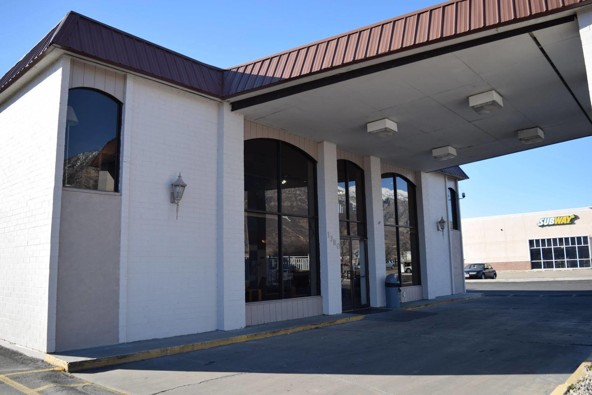 Little Suites Provo Extended Stay Bagian luar foto