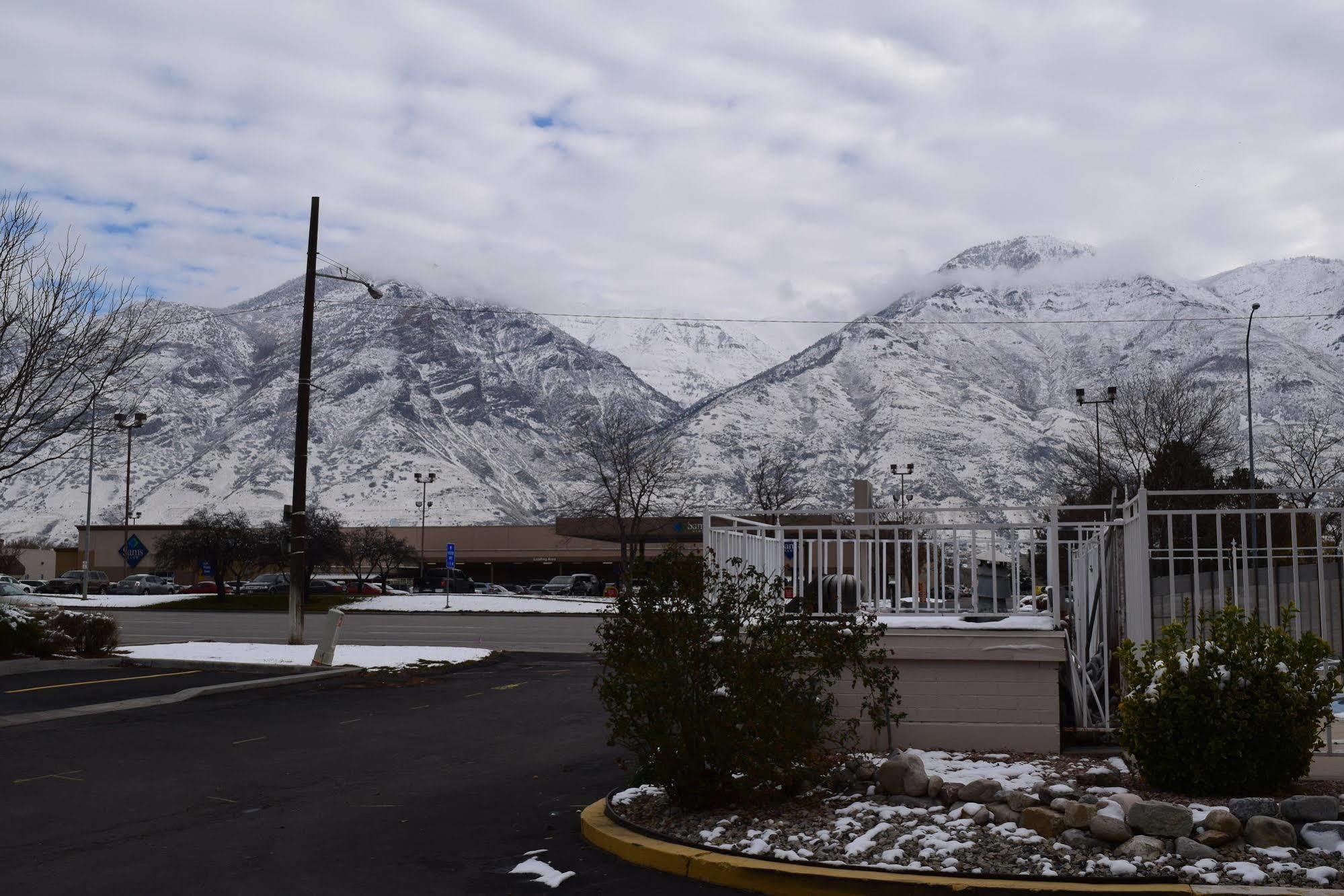 Little Suites Provo Extended Stay Bagian luar foto